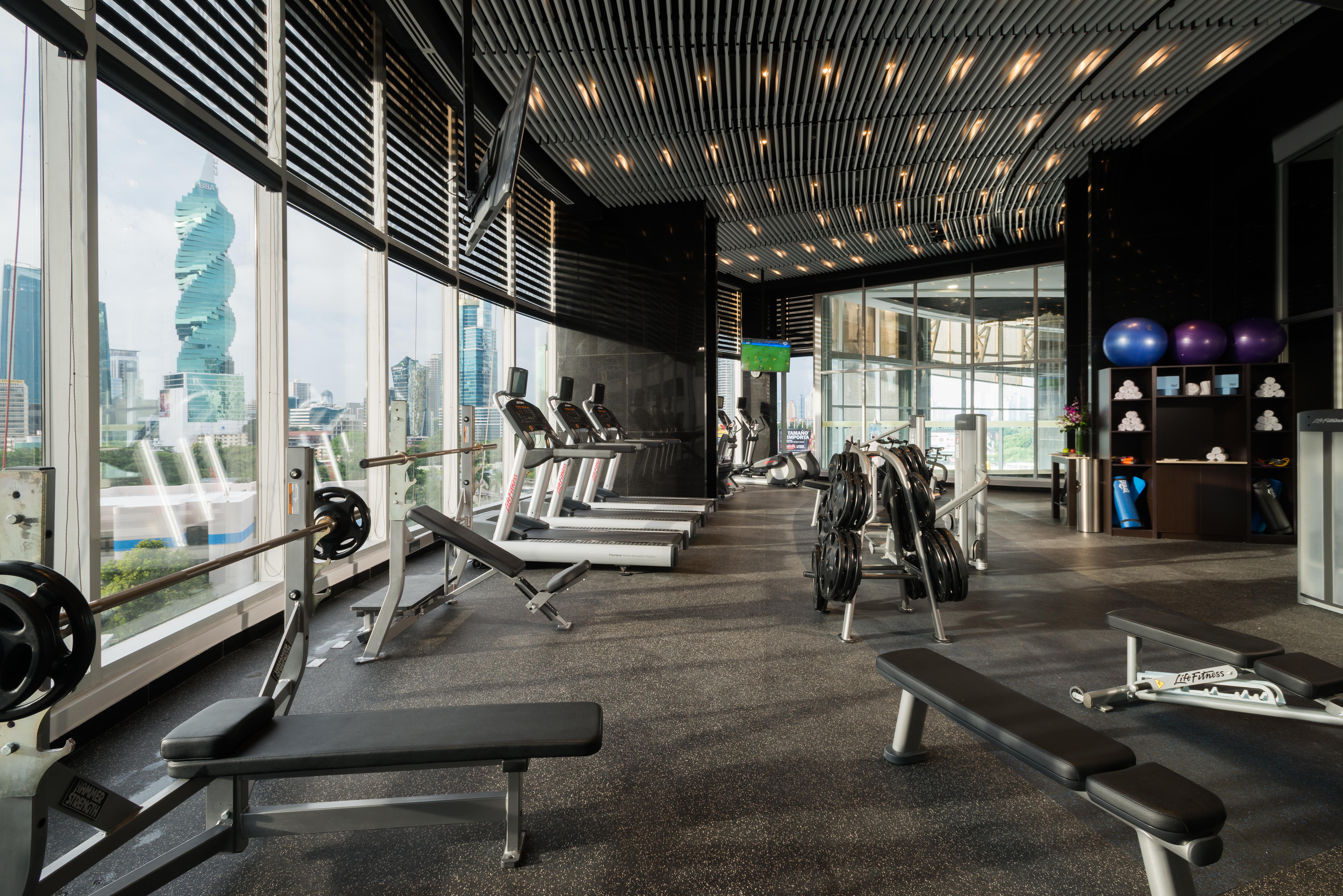 Hotel Las Americas Golden Tower Panamá Buitenkant foto The gym at the 101 Tower