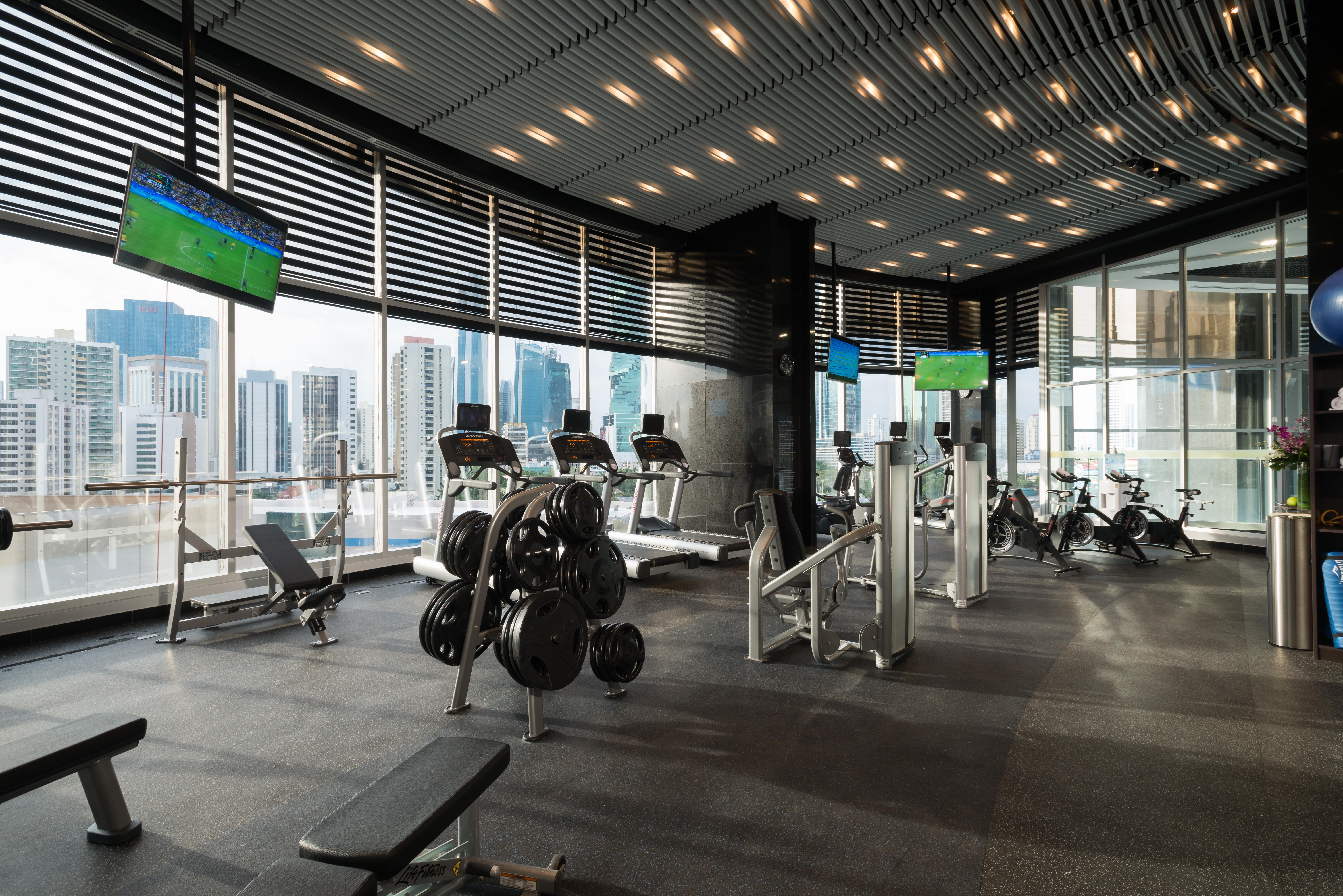 Hotel Las Americas Golden Tower Panamá Buitenkant foto The gym at the 101 Tower