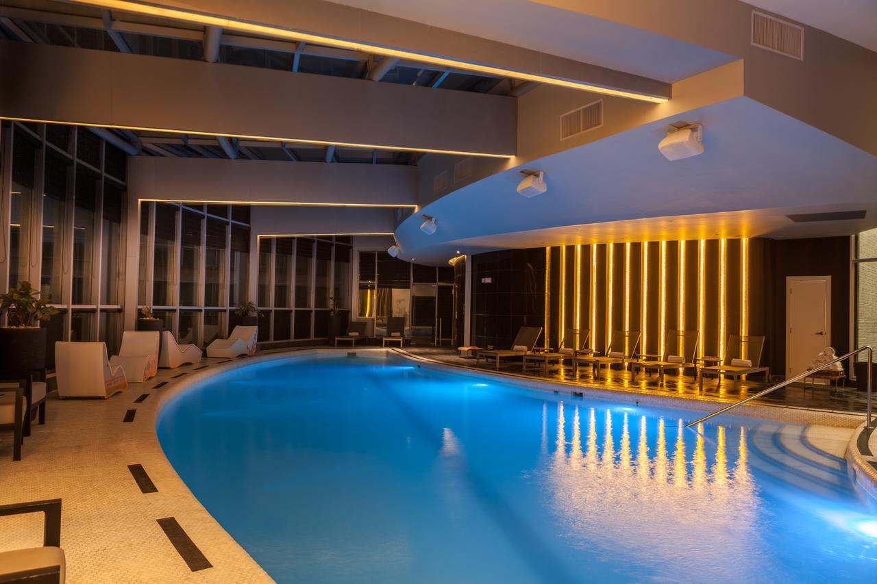 Hotel Las Americas Golden Tower Panamá Buitenkant foto The pool at the hotel